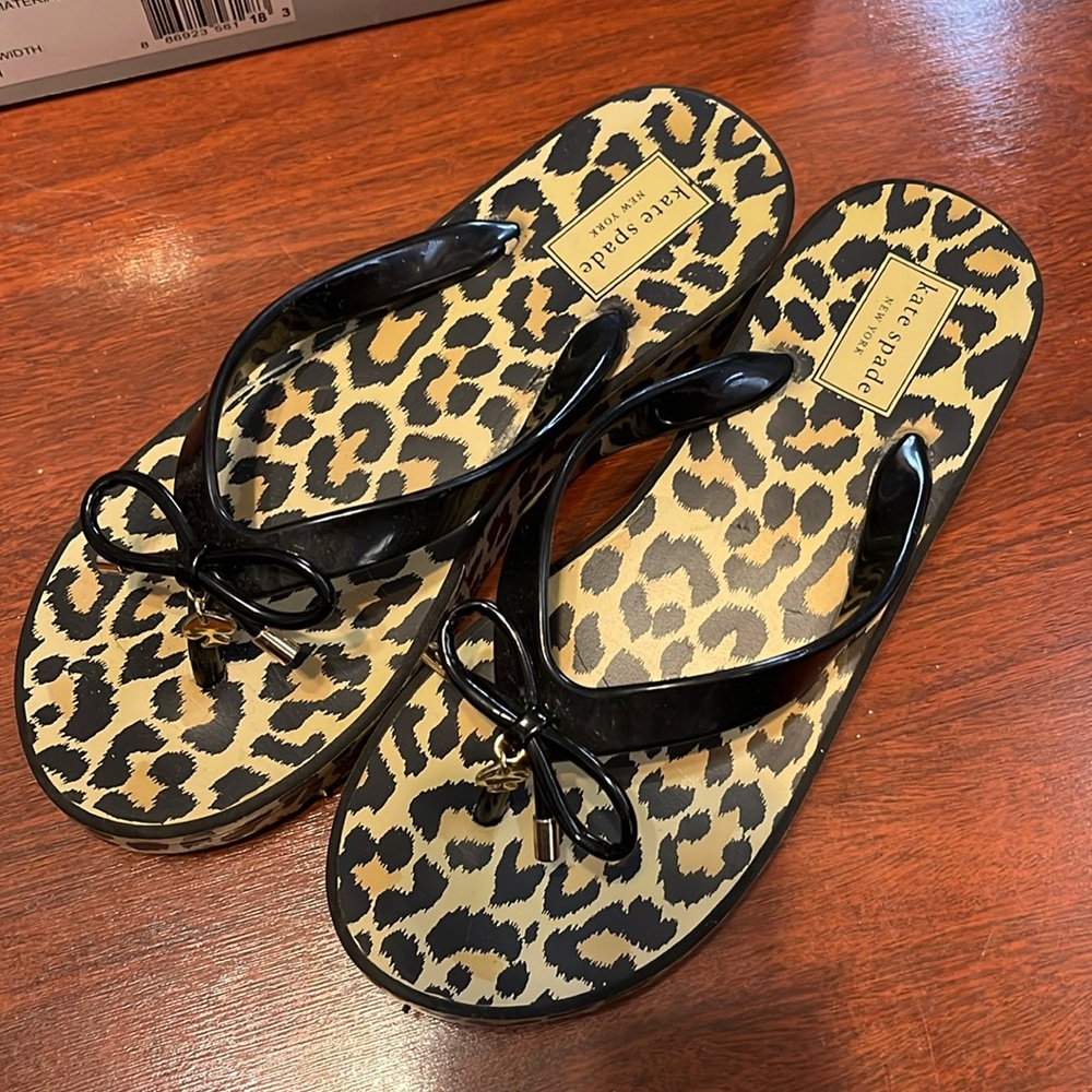 Kate spade leopard flip flop size 7 work a few time’s good condition.
